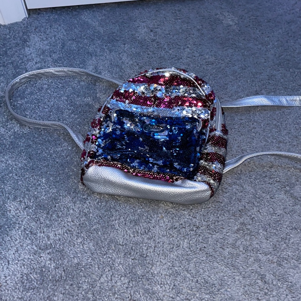 Selling a backpack for kids